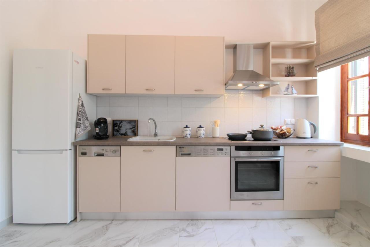 Plaka Philoxenia Apartments エクステリア 写真