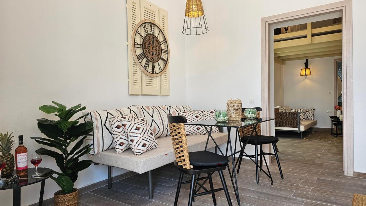 Plaka Philoxenia Apartments エクステリア 写真
