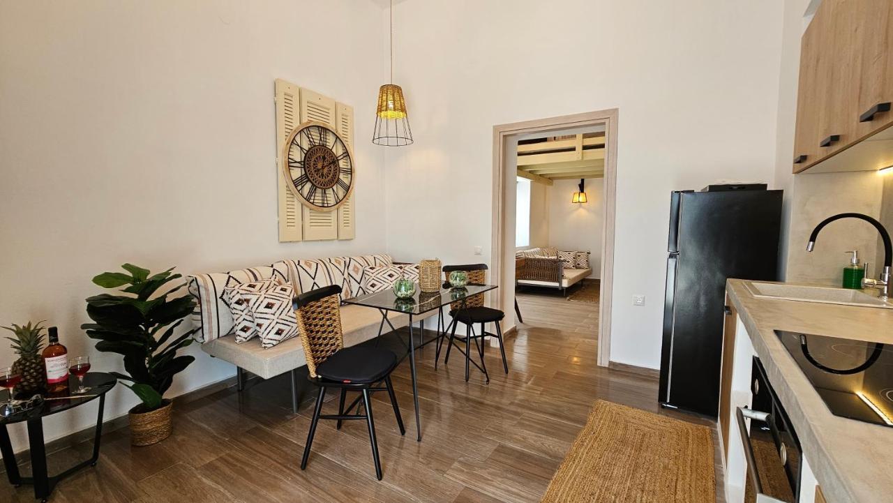 Plaka Philoxenia Apartments エクステリア 写真